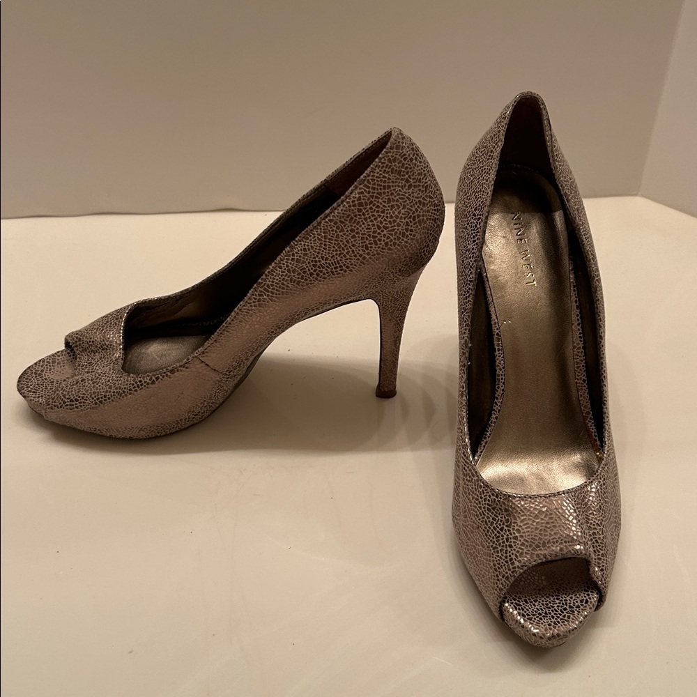 Nine West Women's Metallic Taupe Peep-Toe 4” High Heels, Size 7.5M